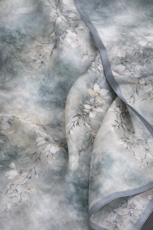 Oriental Mist Blossom Seidentuch