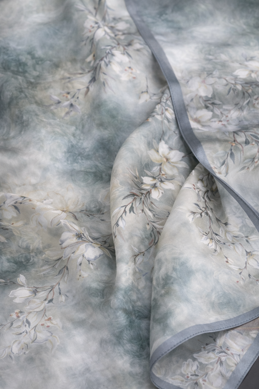 Oriental Mist Blossom Seidentuch