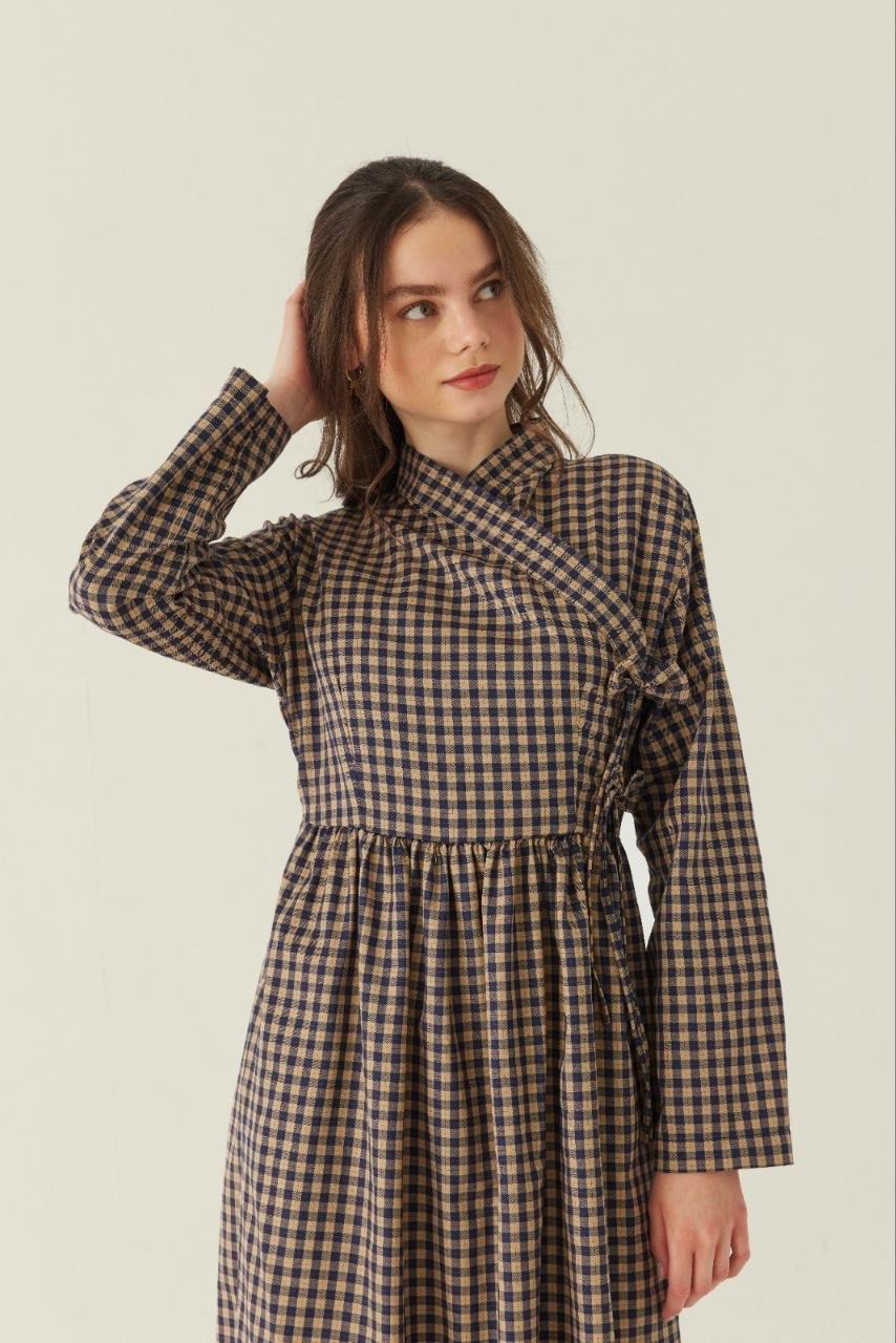 Kariertes Kleid aus Baumwollmischung in Braun